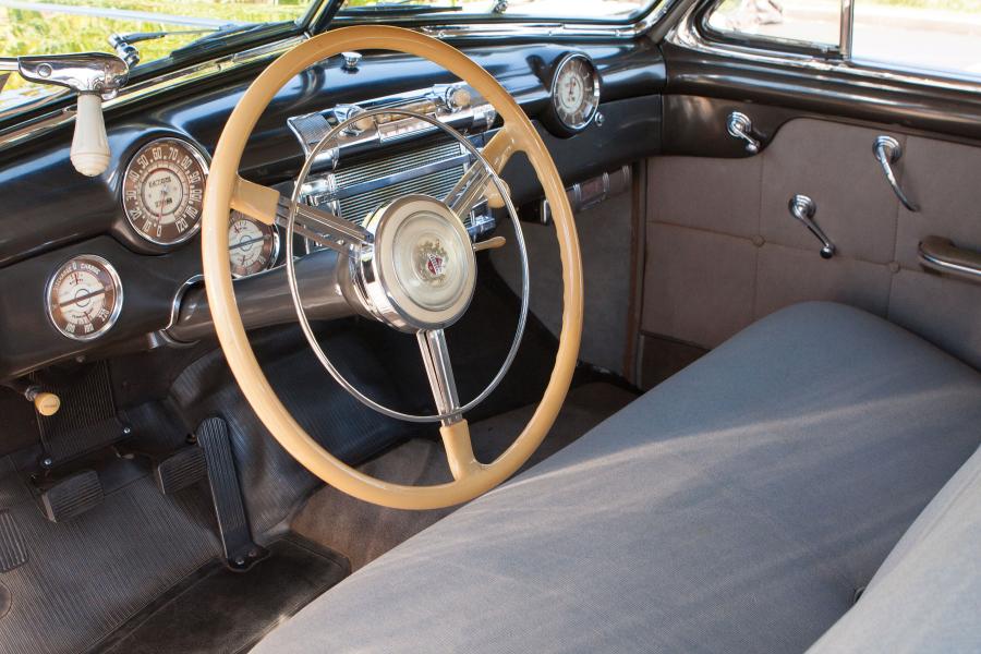 Интерьер Buick Roadmaster Sedanet (76S-4707) 1946 года  (фото 24 из 26)